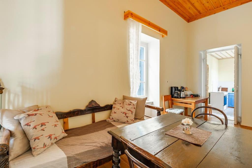Traditional House At Koroni Near Beach Luaran gambar