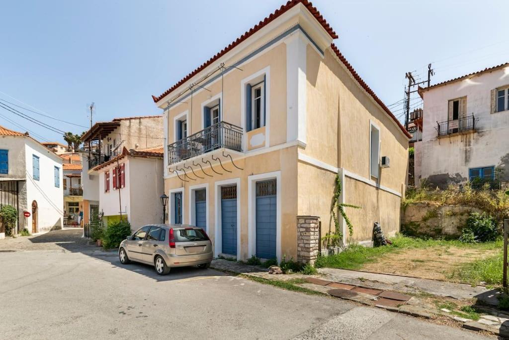 Traditional House At Koroni Near Beach Luaran gambar