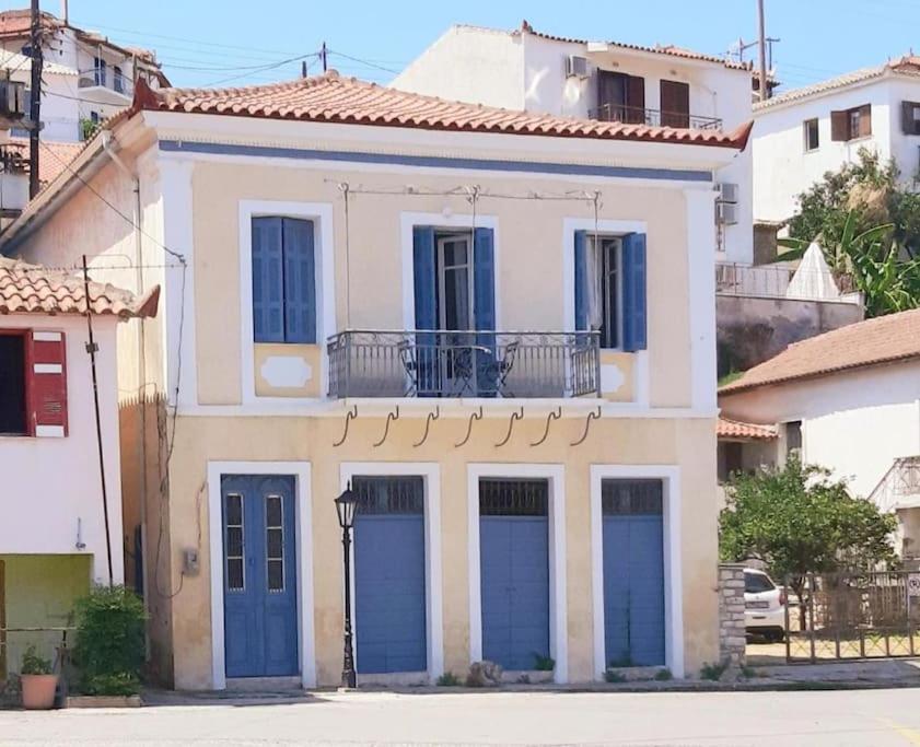 Traditional House At Koroni Near Beach Luaran gambar