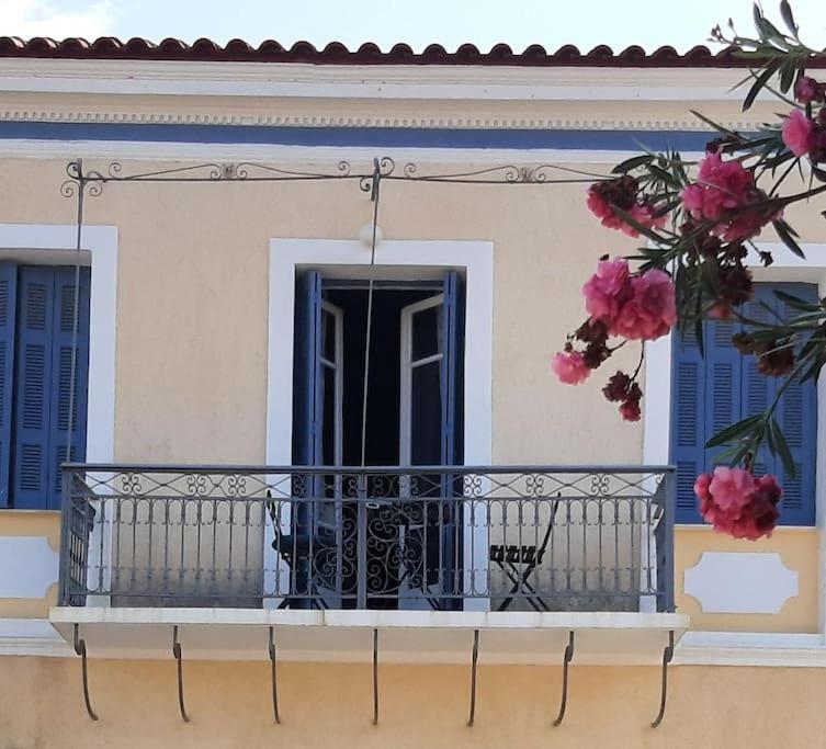 Traditional House At Koroni Near Beach Luaran gambar